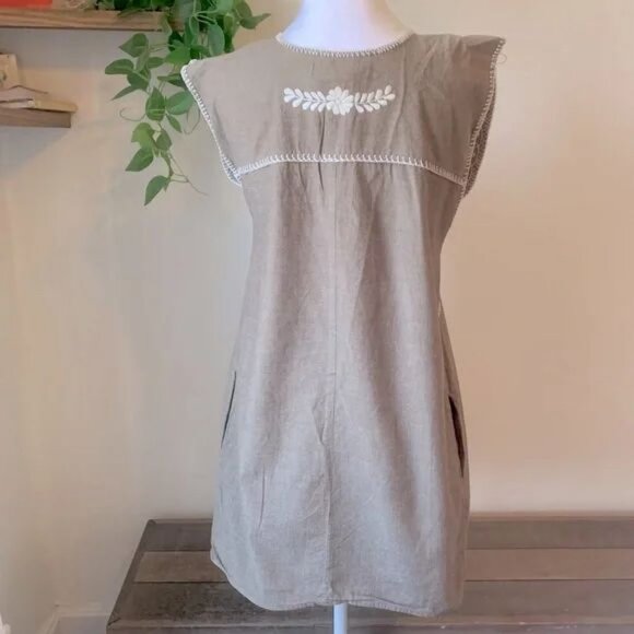 Dress - Picture 2 of 5